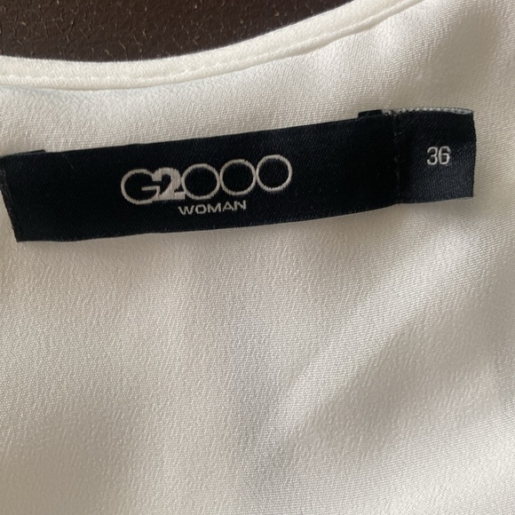 White sleeveless lined top - Picture 3 of 6